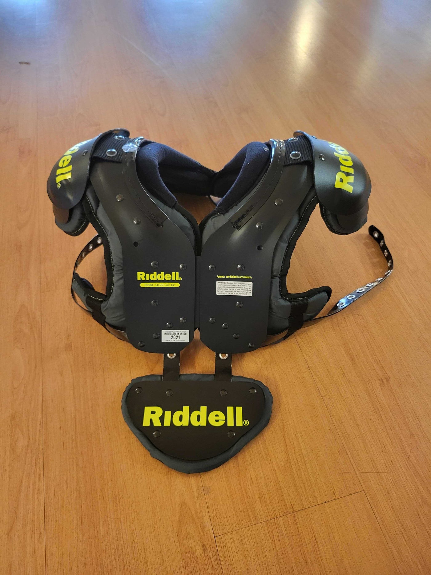 Riddell surge (Outlet) - Premium Shoulder Pads from Riddell - Shop now at Reyrr Athletics